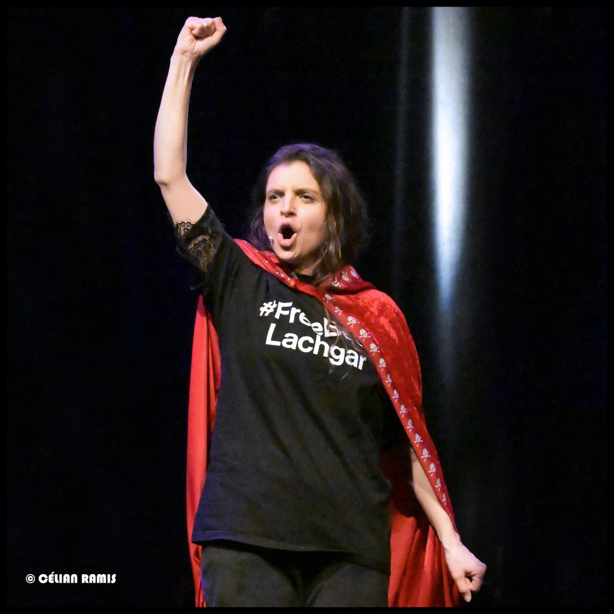 La comédienne féministe Typhaine D lors de son spectacle Contes à rebours