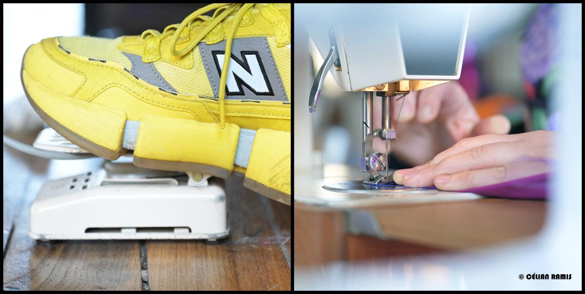 Deux photos : à gauche, un pied dans une basket sur la pédale de la machine à couture, à droite, une main qui manipule de la matière sous l'aiguille de la machine à coudre