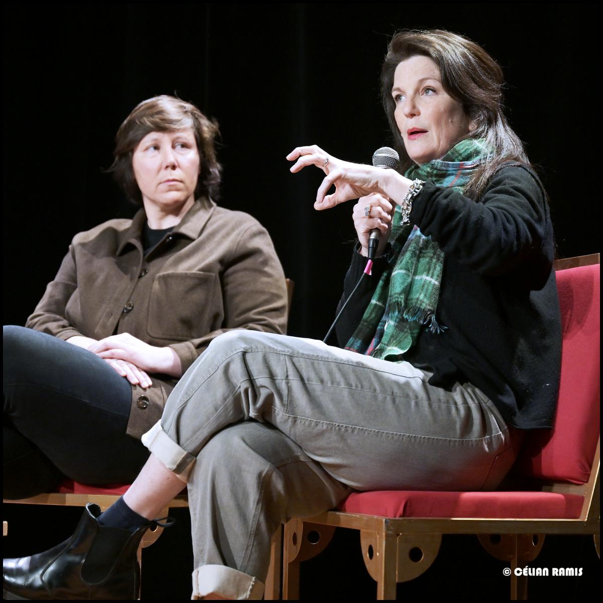A gauche, Marine Turchi, et à droite, Anne Bouillon 